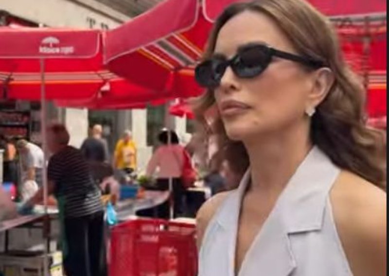 Severina krenula prema prosvjedu za Liku, pa podijelila transparent koji joj je privukao pažnju