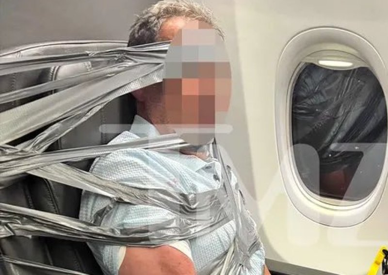 VIDEO Kaos na letu: Muškarac divljao u avionu, putnici ga zalijepili za sjedalo