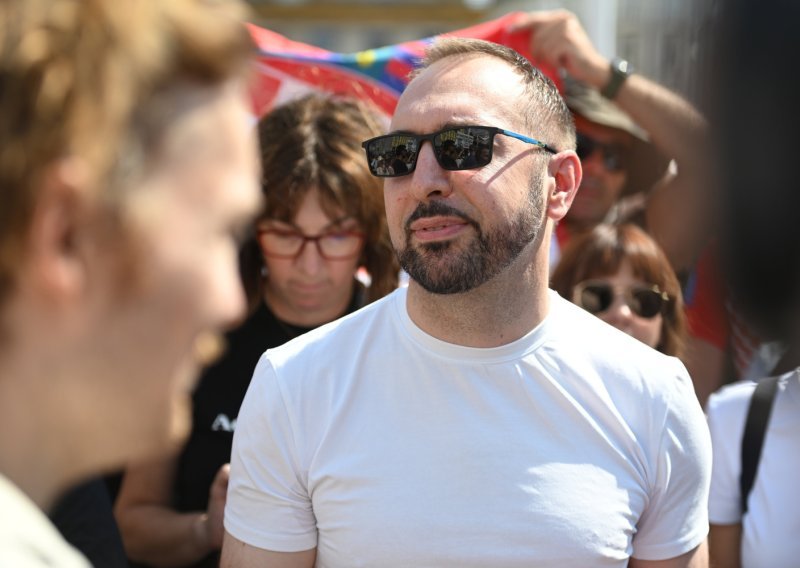 I Tomašević bio na prosvjedu za Liku: 'Došao sam slušati'