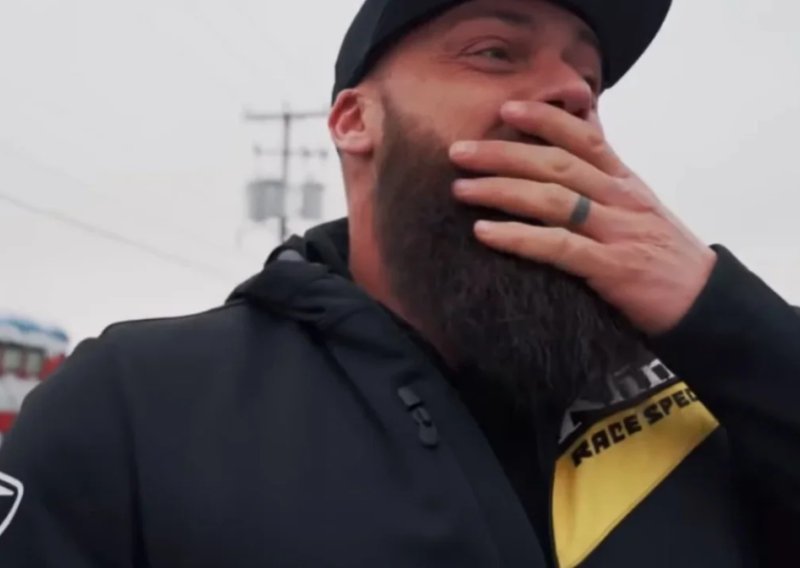 Poznati YouTuber kupio najjeftiniji novi automobil na svijetu za 3800 dolara: Kad mu je stigao, doživio je šok