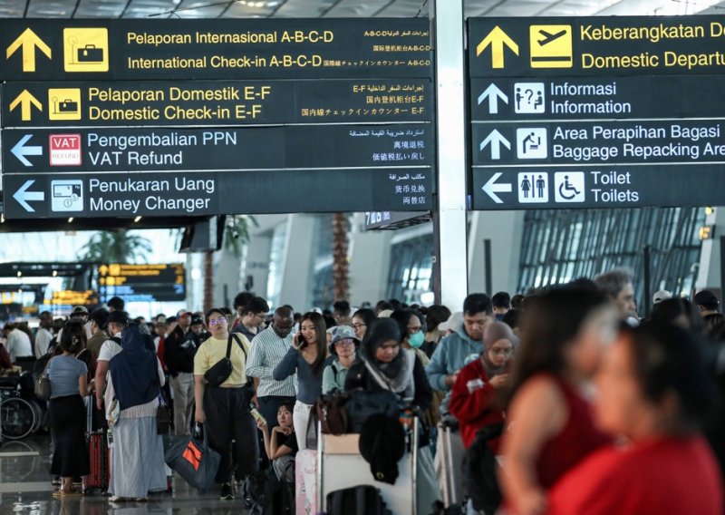 Kaos u Indoneziji: Na tisuće putnika zarobljeno zbog erupcije vulkana