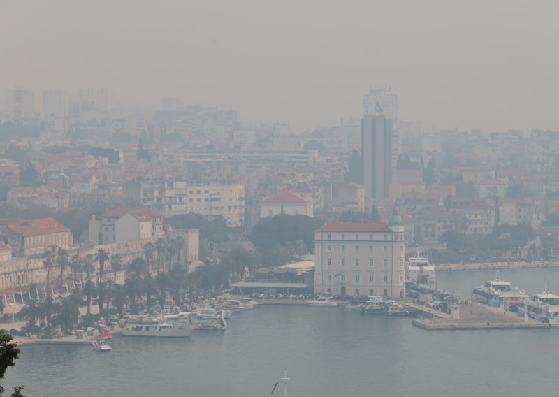 FOTO Pogledajte nevjerojatne prizore iz Dalmacije: Kvaliteta zraka se srozala, stiglo upozorenje