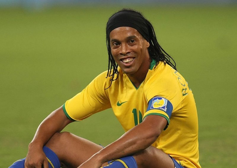 Ronaldinho proglašen nogometašem desetljeća