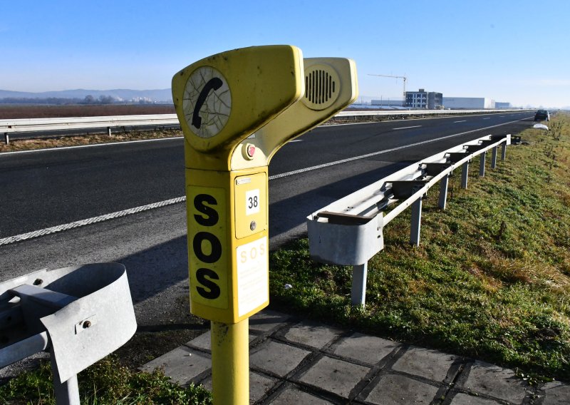 Teška nesreća na A3: Auto sletio s ceste, dvije osobe teško ozlijeđene