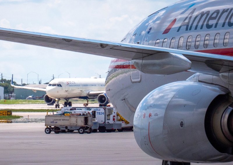 Užas u Miamiju: Avion izletio s piste, najmanje petero poginulih. Pilot i kopilot ostali zarobljeni