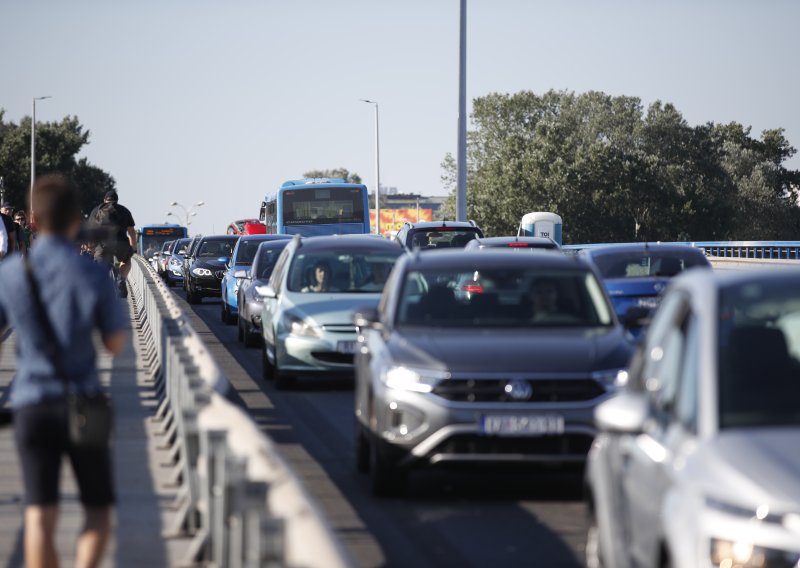Školarci se vratili, kolone u Zagrebu na sve strane, evo gdje je najgore