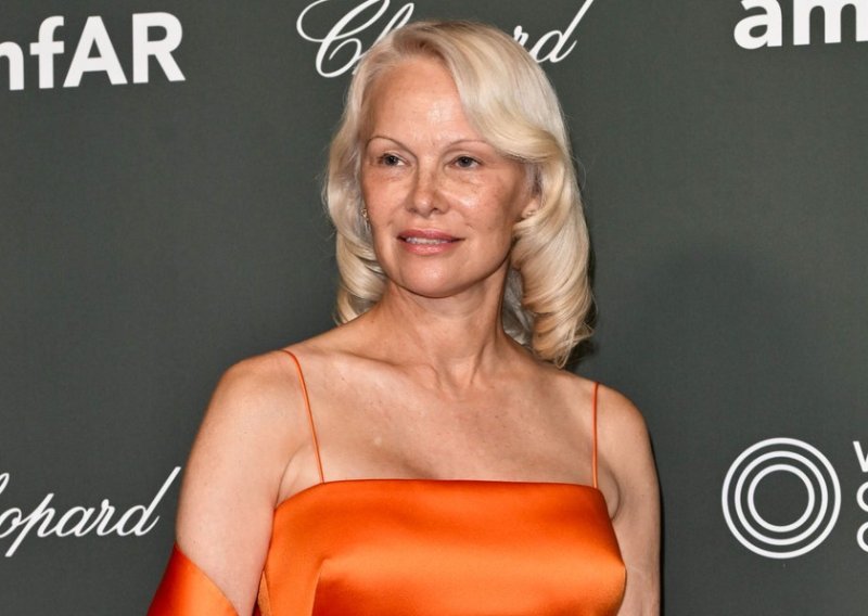 Pameli Anderson zbog bolesti u 90-ima rekli da ima samo 10 godina života, otkrila: 'Bila je to smrtna presuda'