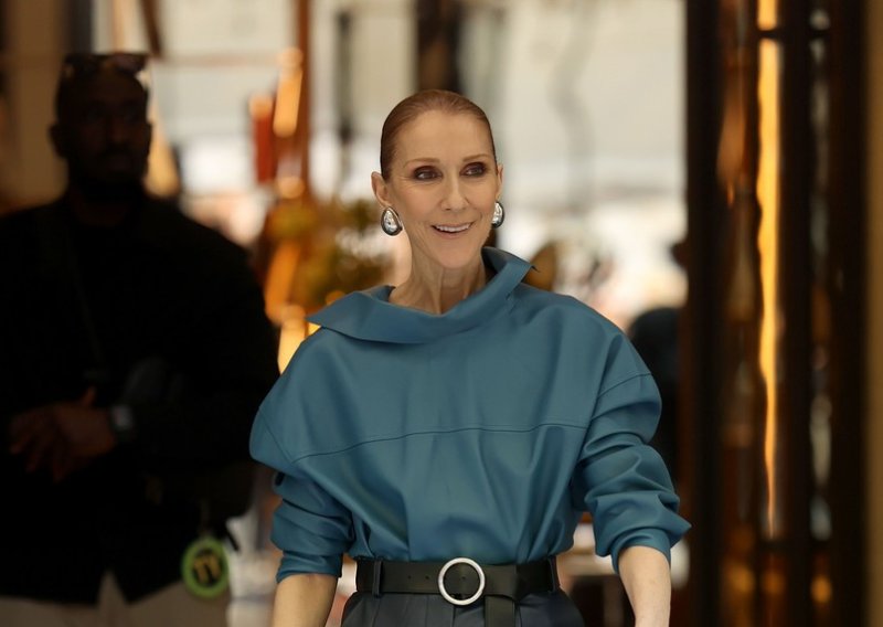 Koža od glave do pete: Celine Dion u Parizu demonstrirala kako nositi najodvažniji jesenski trend