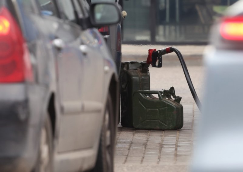 Vodećih proizvođači nafte najavljuju tek nešto više barela u listopadu