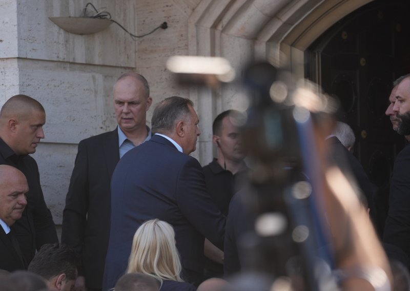 Na Mladićev pogreb stigao politički vrh Republike Srpske: Ukazali se i Dodik i Draško Stanivuković