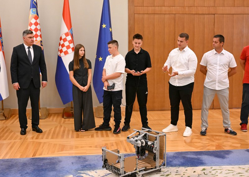 Milanović primio hrvatske robotičare uoči natjecanja u Južnoj Koreji