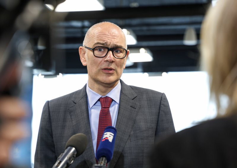 Tedeschi: Domoljublje nije ruka na srcu nego plaćanje poreza i časno plaćanje ljudi