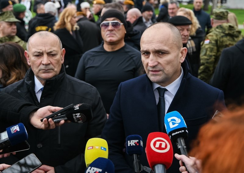 Anušić i Medved: 'Srbija jednom za svagda mora dobiti poruku kako se treba ponašati'