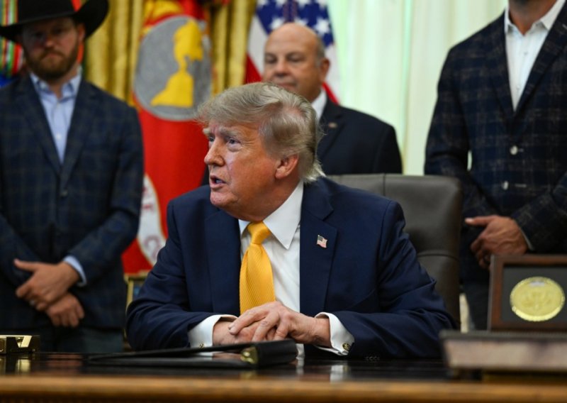 Trump se suočava sa sve većim izazovom: Čak mu i njegovi okreću leđa?