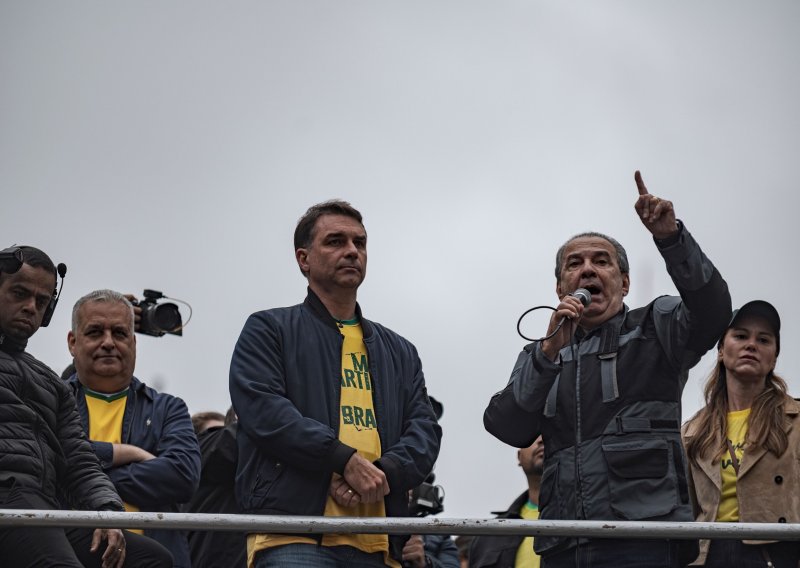 Tisuće Brazilaca na skupu za Bolsonara u tijesnoj predsjedničkoj utrci protiv Lule