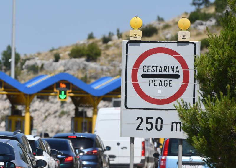 Novi sustav naplate cestarine zapeo zbog diploma. HAC: 'Kašnjenja neće biti, sve ide po planu'