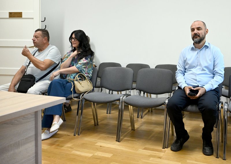 Na suđenju bivšim ministrima pojavio se samo Milošević: Svjedoci opisali put do novca