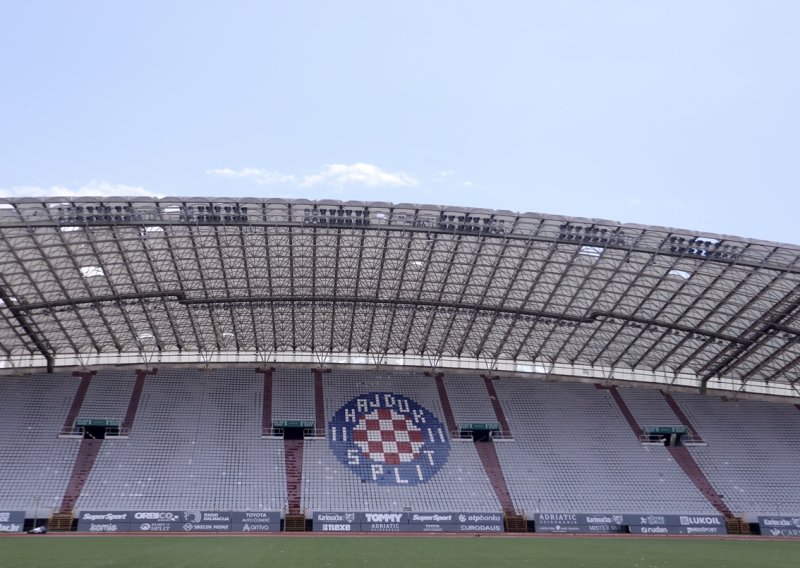 Mi se zgražamo rupama na Maksimiru i Poljud. Pogledajte što se događa na novom Nou Campu