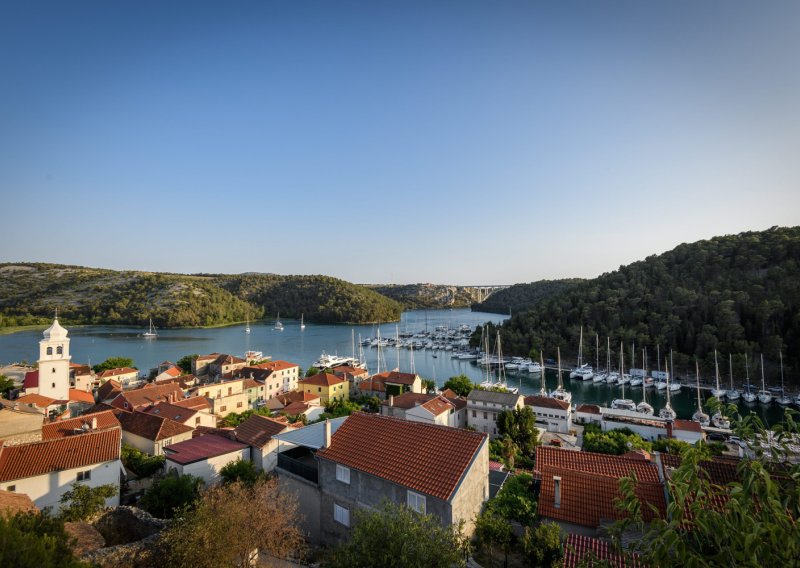 Megaresort kod Skradina ponovo oživio: Gotovo 200 hektara golfa, hotela, vila i plaža