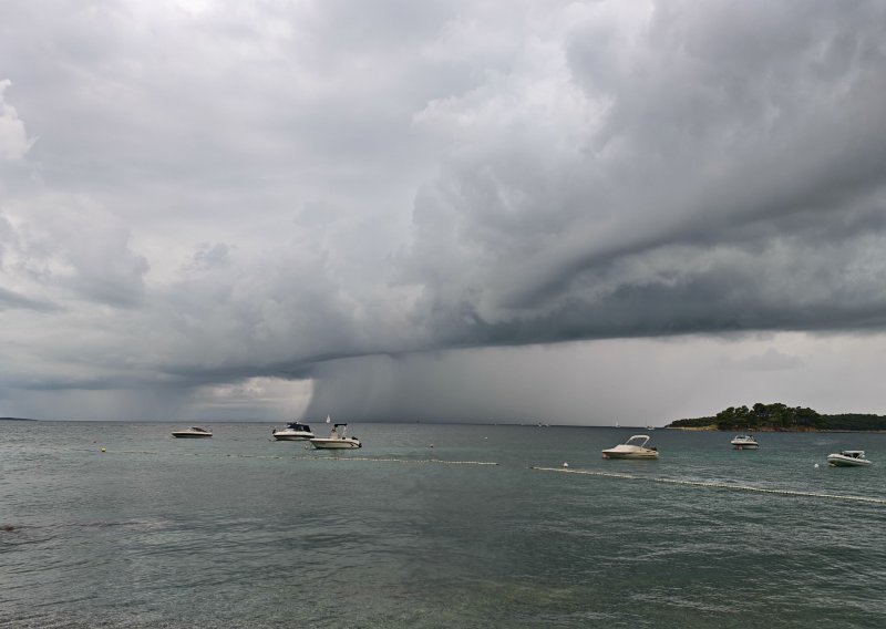 Stigla velika promjena vremena: Temperature drastično pale, pogledajte prizore iznad Raba