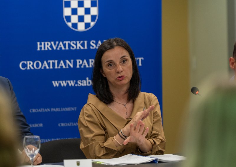 Vučković priznala: Vlada ne može obećati da će 33.000 tona otpada iz Gospića ukloniti u tri mjeseca