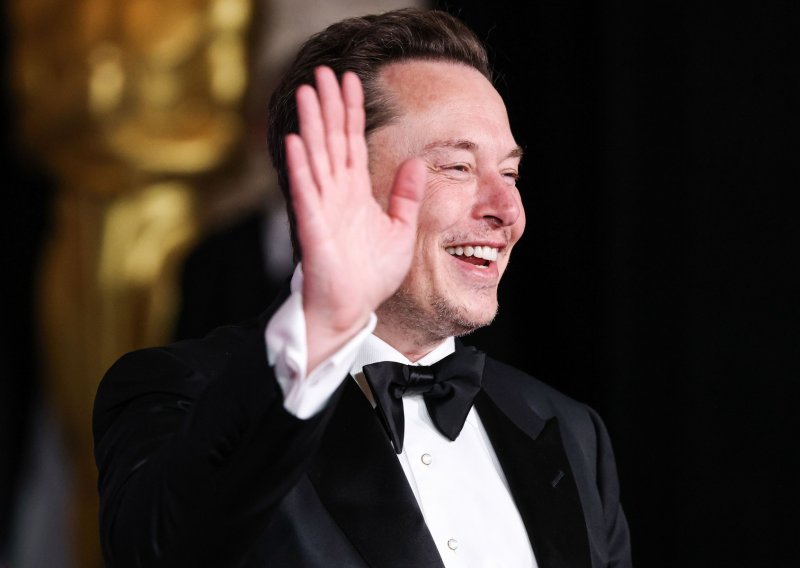 Musk opleo po Gibneyju zbog dokumentarca: 'Ogorčeni starac koji je izgubio kompas'