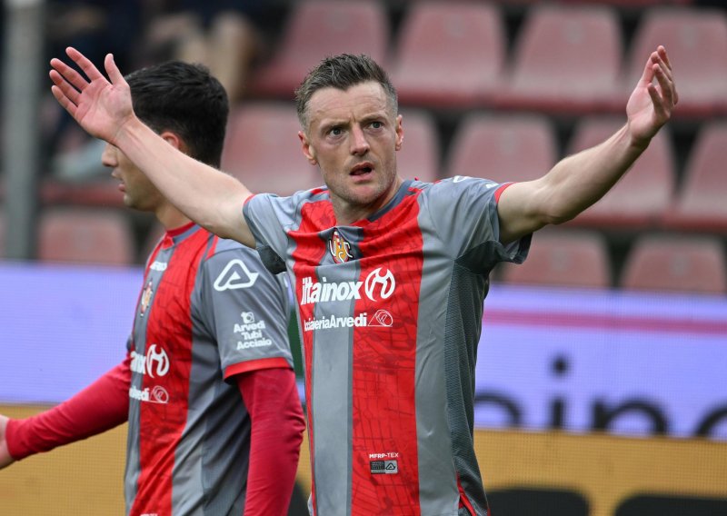 Vardy zbog bizarnog pravila nije smio debitirati za novi klub