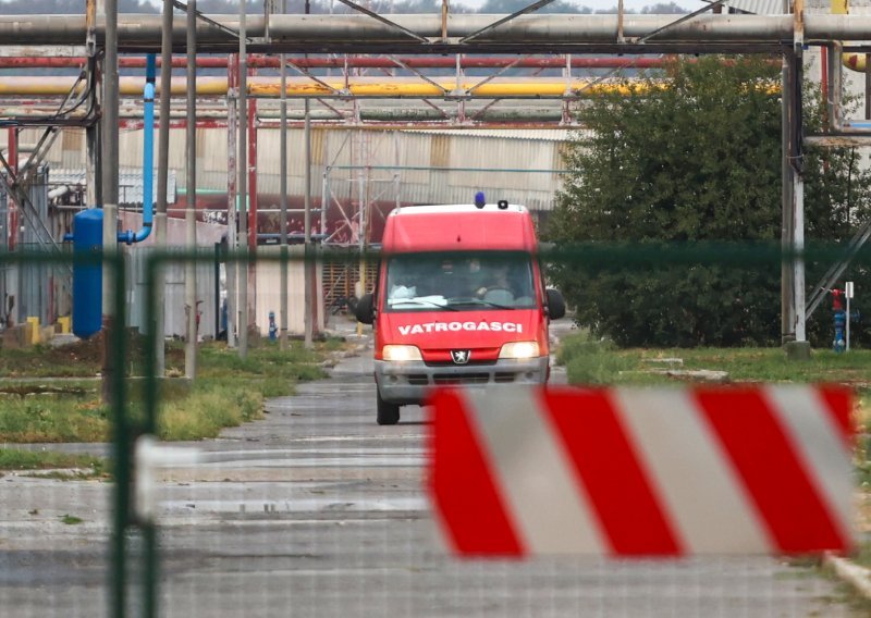 Otkriven uzrok požara u Petrokemiji: Izgorjeli su svi gorivi dijelovi postrojenja