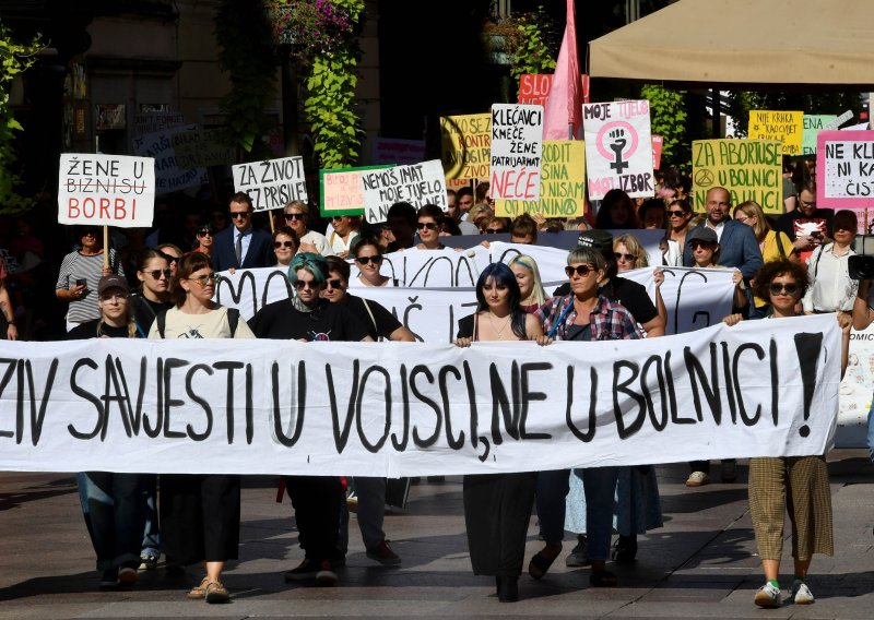 U Rijeci održan Hod za slobodu: Pravo na besplatan pobačaj i autonomiju ženskog tijela