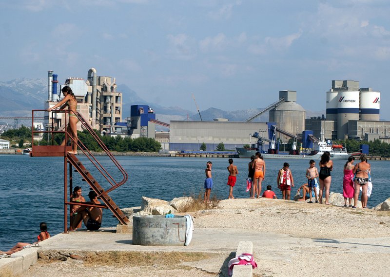 Onečišćeno more u Splitu, Kaštelima i Dugom Ratu
