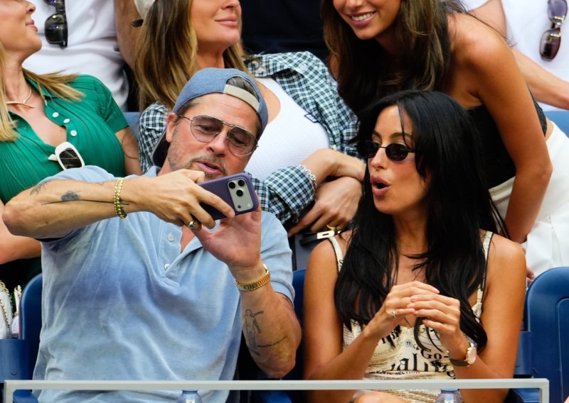 Brad Pitt ukrao šou na US Openu: Uzeo mobitel i opalio selfie s navijačima, a Ines de Ramon nije skidala ruke s njega