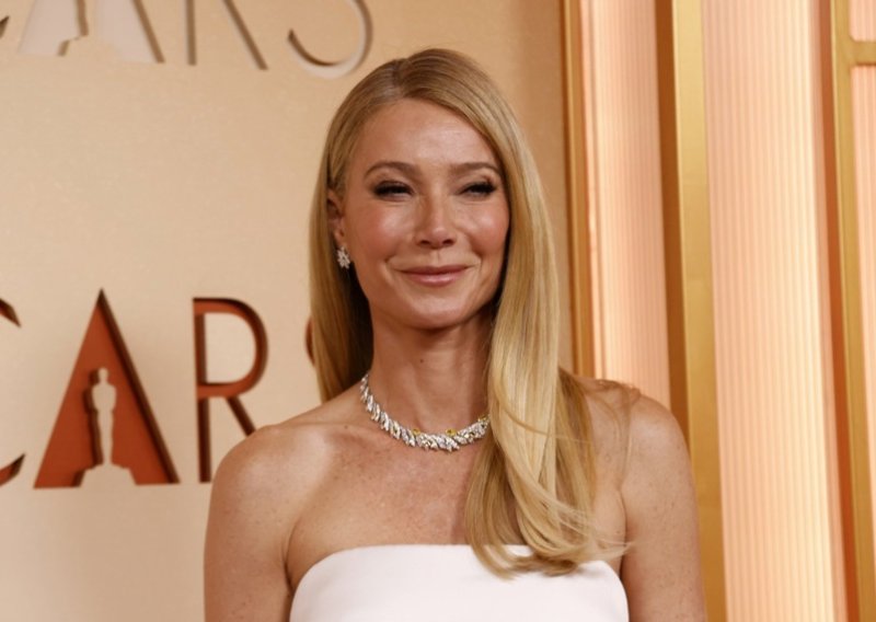 Počelo je s džemperima, a završilo skidanjem: Gwyneth Paltrow usred snimanja ostala u toplesu
