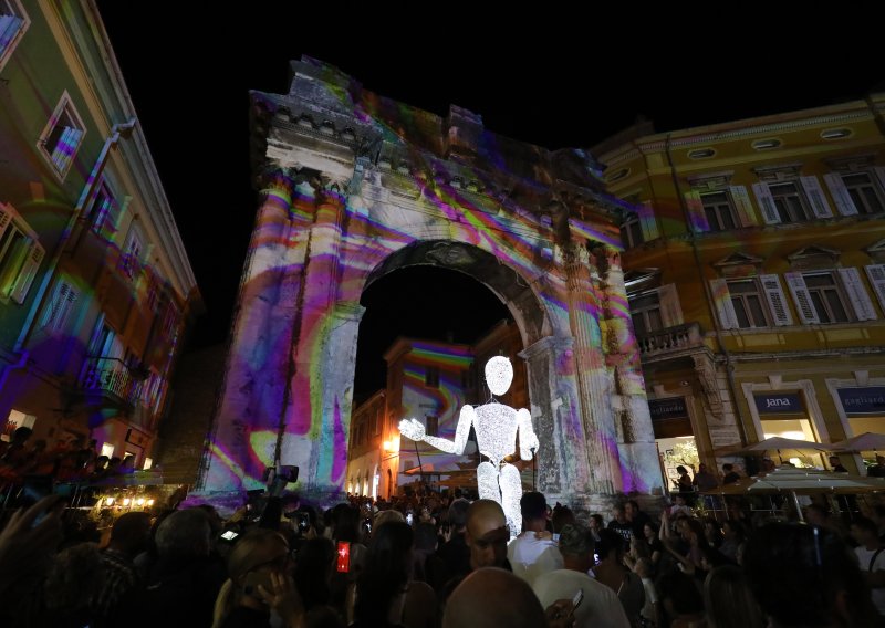 Festival svjetla u Puli donosi 23 rada na 16 lokacija