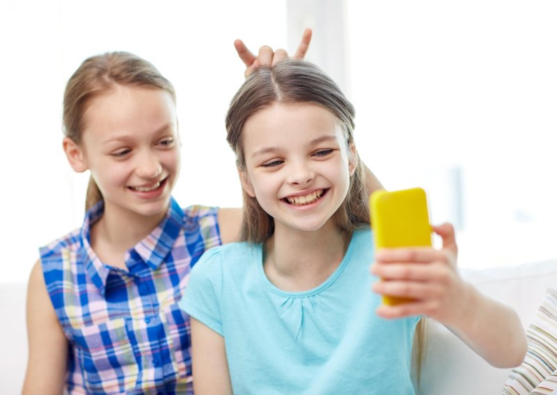 Objavila je sasvim običnu snimku s kćeri, a onda joj je Instagram postavio pitanje od kojeg se sledila