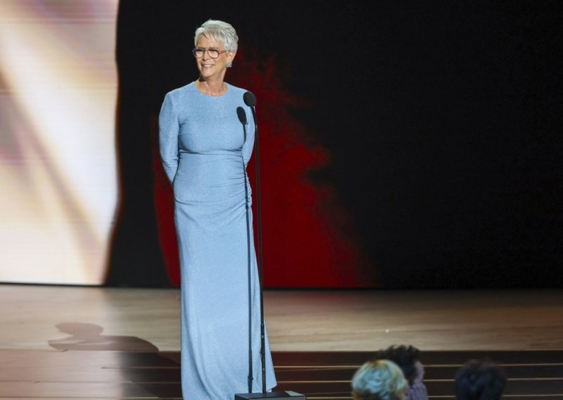 Nitko kao Jamie Lee Curtis: Sijeda kosa i ledenoplava haljina spoj su za čistu peticu