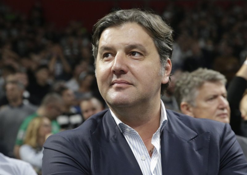 Legenda udarila po Vučiću: 'Kriminalci u Ćacilendu - skinite maske i kapuljače, to nije srpski'