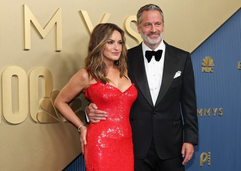 Mariska Hargitay zablistala u crvenom, a uz nju čovjek kojeg ljubi više od 20 godina