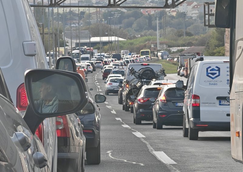 Kupili ste auto u Splitu, a živite u Zagrebu: Morate li odmah mijenjati registarske pločice?