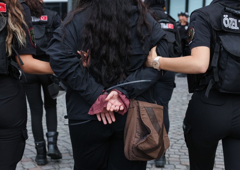 Turska pojačava pritisak na LGBTQ+ zajednicu, najmanje 150 ljudi privedeno u Istanbulu