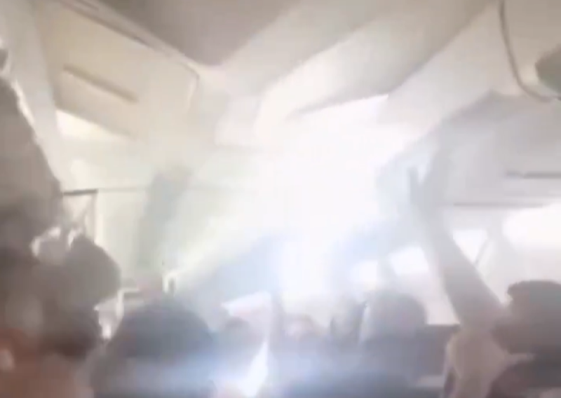 VIDEO Avion se počeo doslovno raspadati: Putnici su se krenuli moliti, a onda...