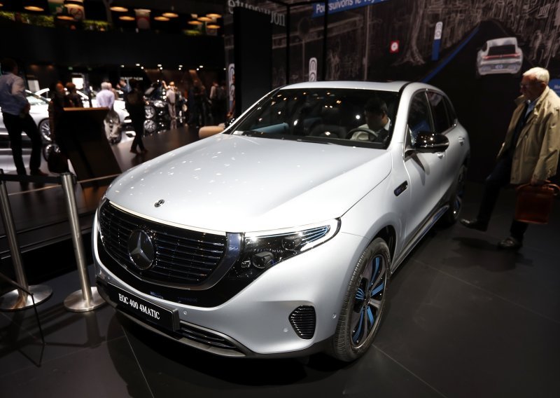 Udubljenje veličine palca otpisalo Mercedes vrijedan 30.000 eura: Popravak je skuplji od vozila