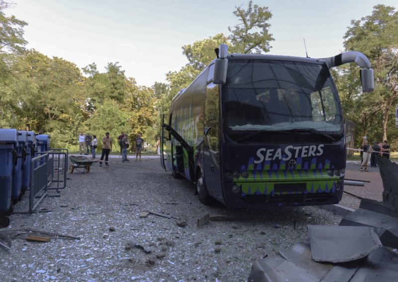 Novi ruski napad u Ukrajini: Dron pogodio autobus, ima poginulih i ranjenih