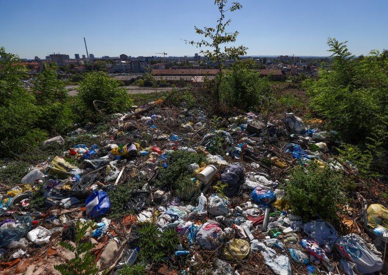 FOTO/VIDEO Pogledajte kako izgleda veliki ilegalni deponij nadomak okretišta Črnomerec