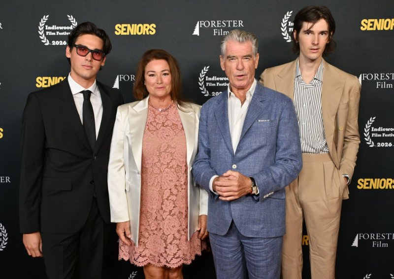 Kakvi frajeri: Pierce Brosnan okupio obitelj u Hollywoodu, a zgodni sinovi s pratnjama napravili pomutnju