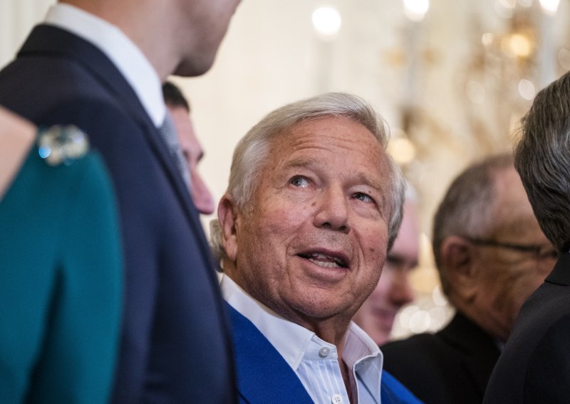 Svirao mu je na svadbi, a sad su zajedno u gabuli: Tko je Robert Kraft, židovski ultrabogataš koji je 'utopio' Eda Sheerana