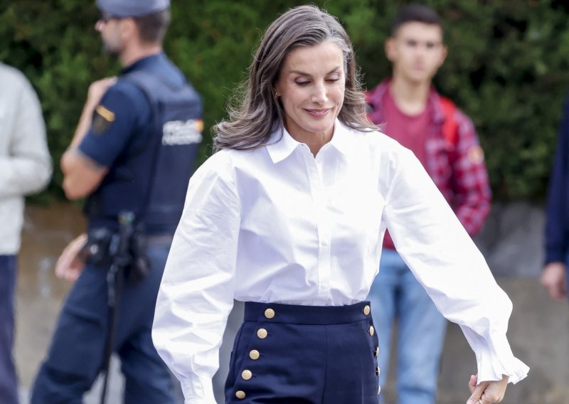 Kraljica Letizia vratila se u svoju školu i pogodila stajlingom: Ove hlače teško je ne primijetiti