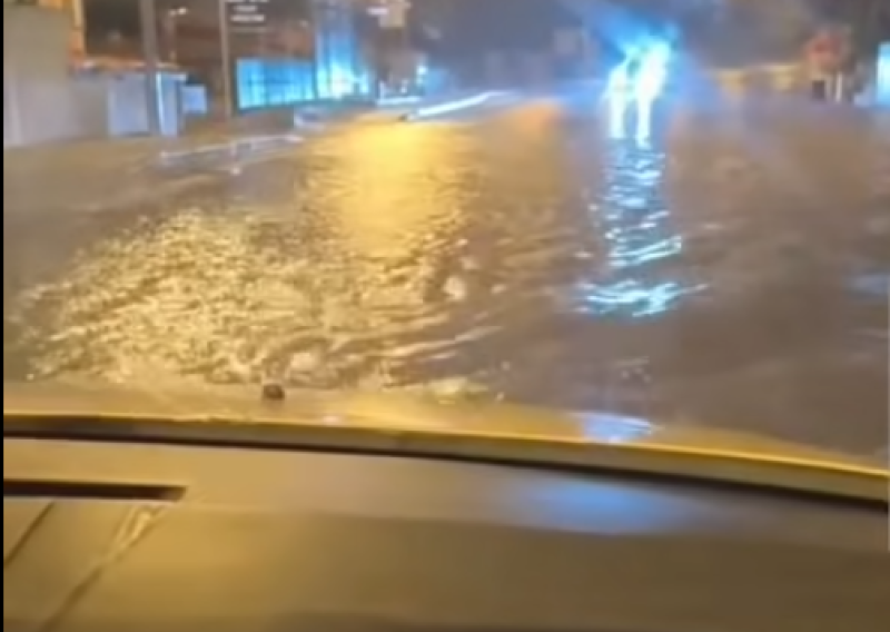 Nevrijeme se istreslo na Dalmaciju: U Rogoznici potop, na Brodarici kaos