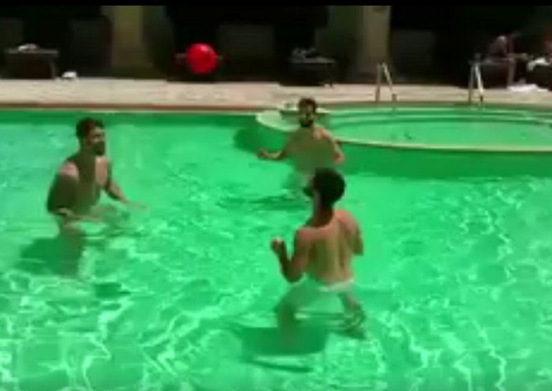 Zvijezde Reala pokazale što je sve moguće s loptom u bazenu!