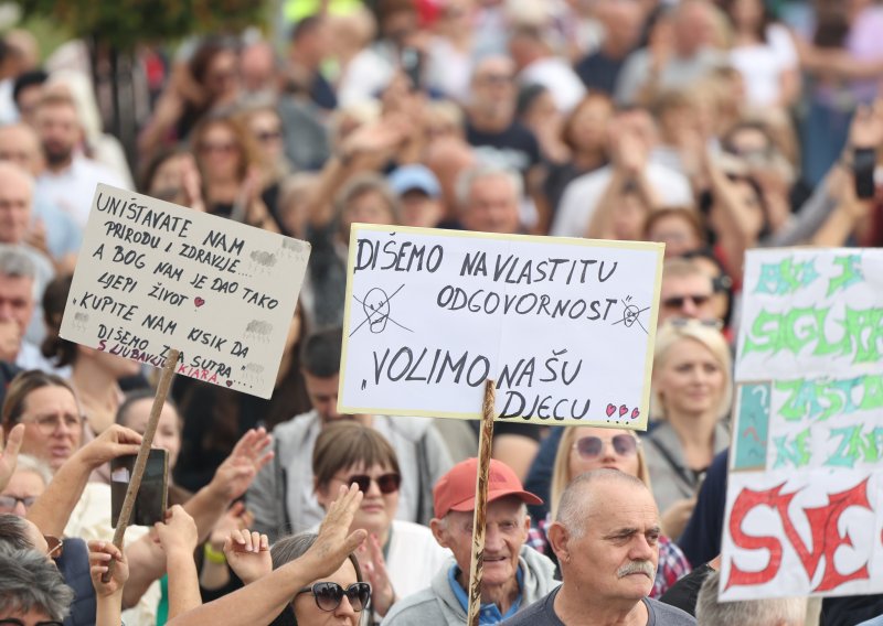 FOTO Našićani na nogama zbog otpada iz Gospića: 'Nekad tvornice, danas spalionice'