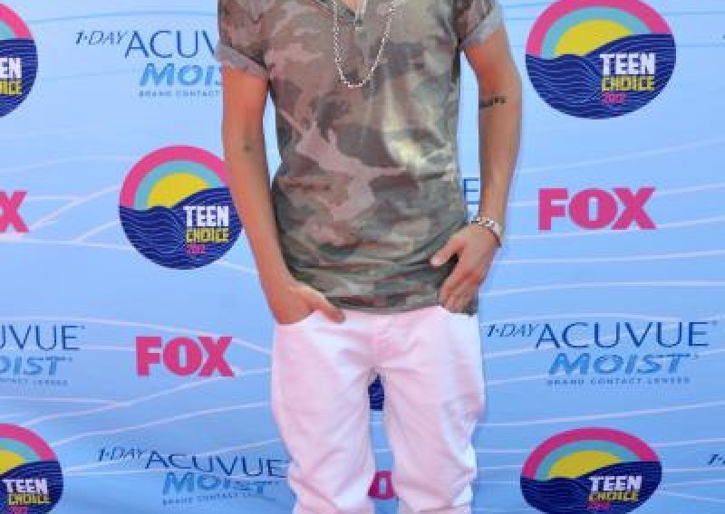 Nećete vjerovati koliko Bieber ima novih pjesama!